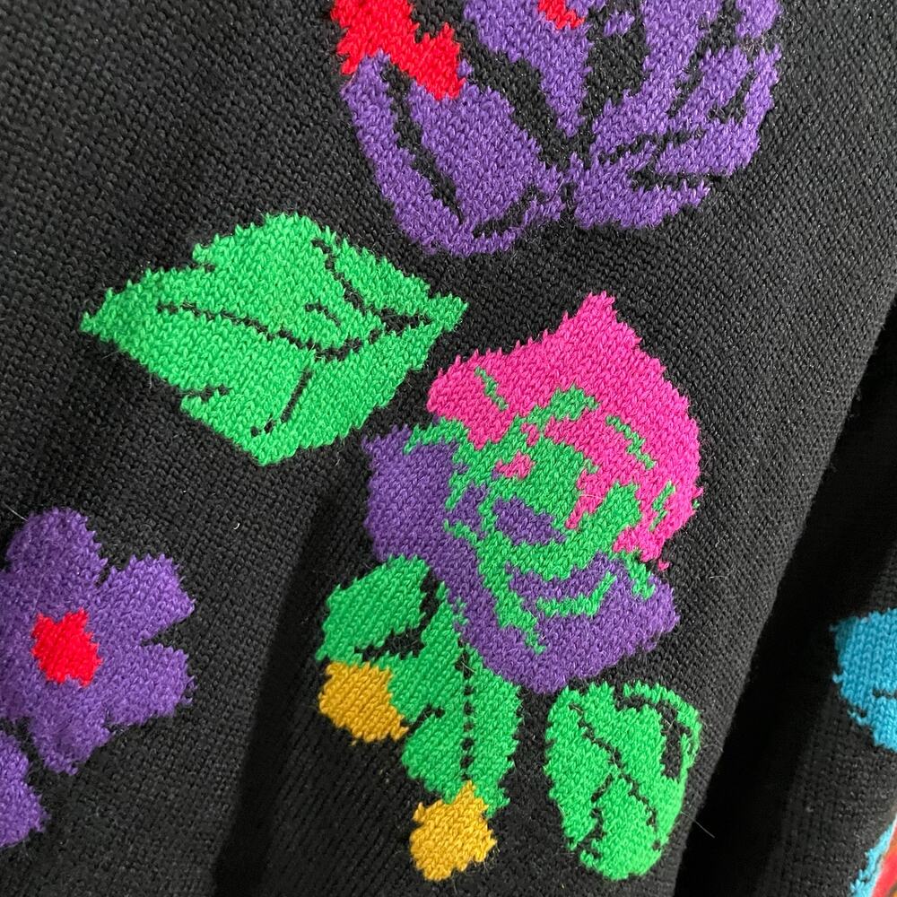 80s Floral Cottagecore Granny Double Sided Black Knit Sweater Size Medium - Picture 6 of 8